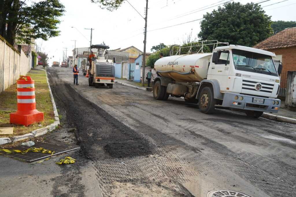 lorena-avanca-em-megaobra-de-recapeamento-no-bairro-da-cruz-e-vila-passos
