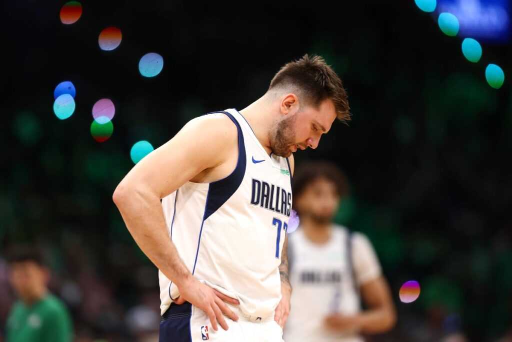 doncic-se-desculpa-por-expulsao-no-jogo-3:-“minha-culpa”