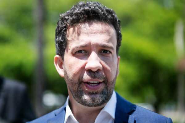 Janones diz que esquerda fica contaminada por “arrogância intelectual” janones-diz-que-esquerda-esta-contaminada-por-“arrogancia-intelectual”